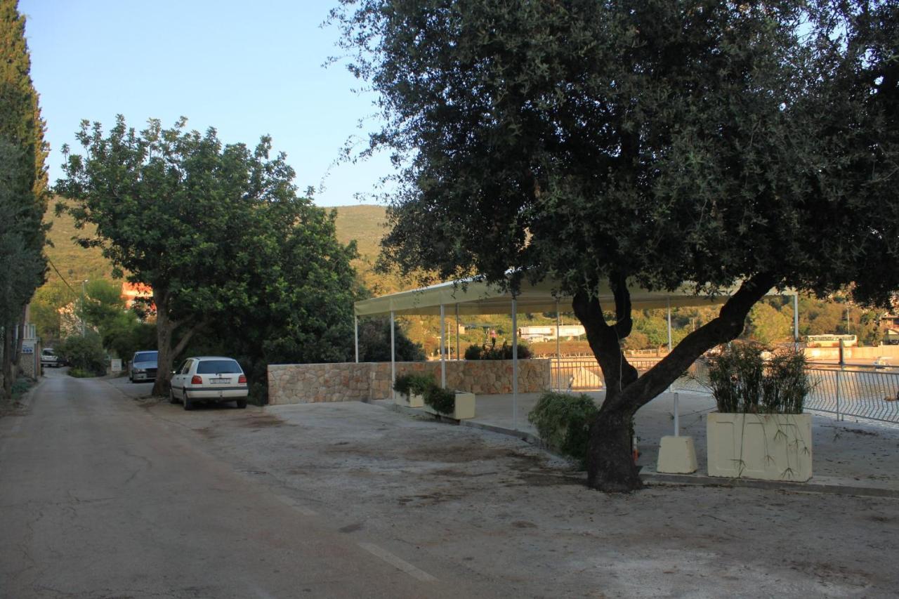Apartments By The Sea Molunat, Dubrovnik - 8550 ภายนอก รูปภาพ
